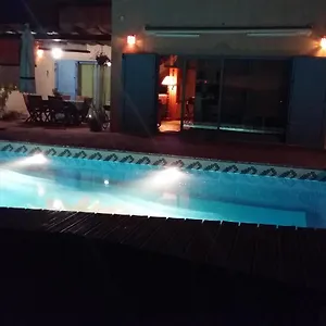 Quarto em Acomodações Particulares Beach, In A Villa,privat Pool, Manta Rota